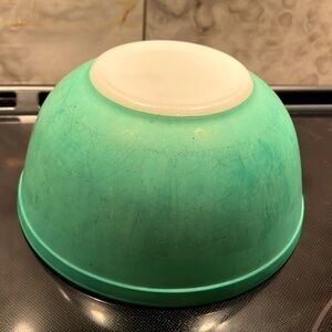 Pyrex Primary Green Bowl 403 2.5QT